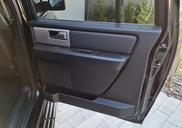 Ford Expedition cena 128900 przebieg: 186000, rok produkcji 2017 z Warszawa małe 667